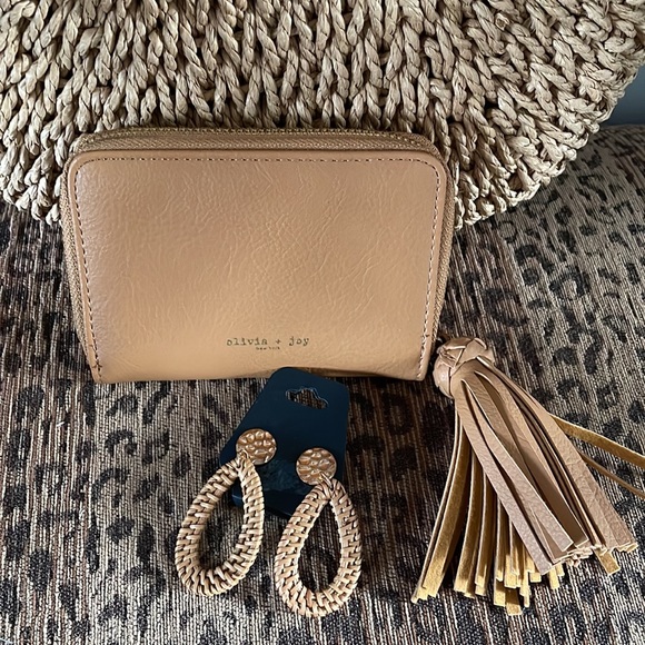 Bundle with Bag and Accessories - Picture 4 of 6